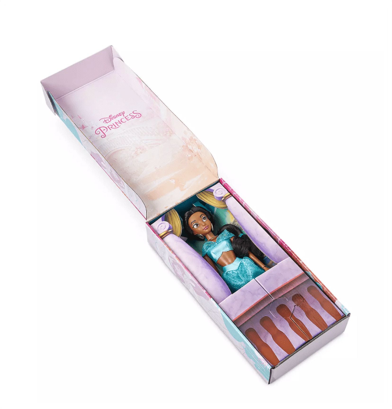 Jasmine Classic Doll with Brush V454630