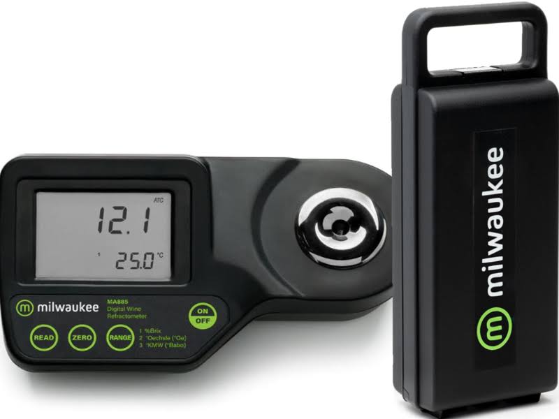 Digital Brix Refractometer with Protective Case B29470
