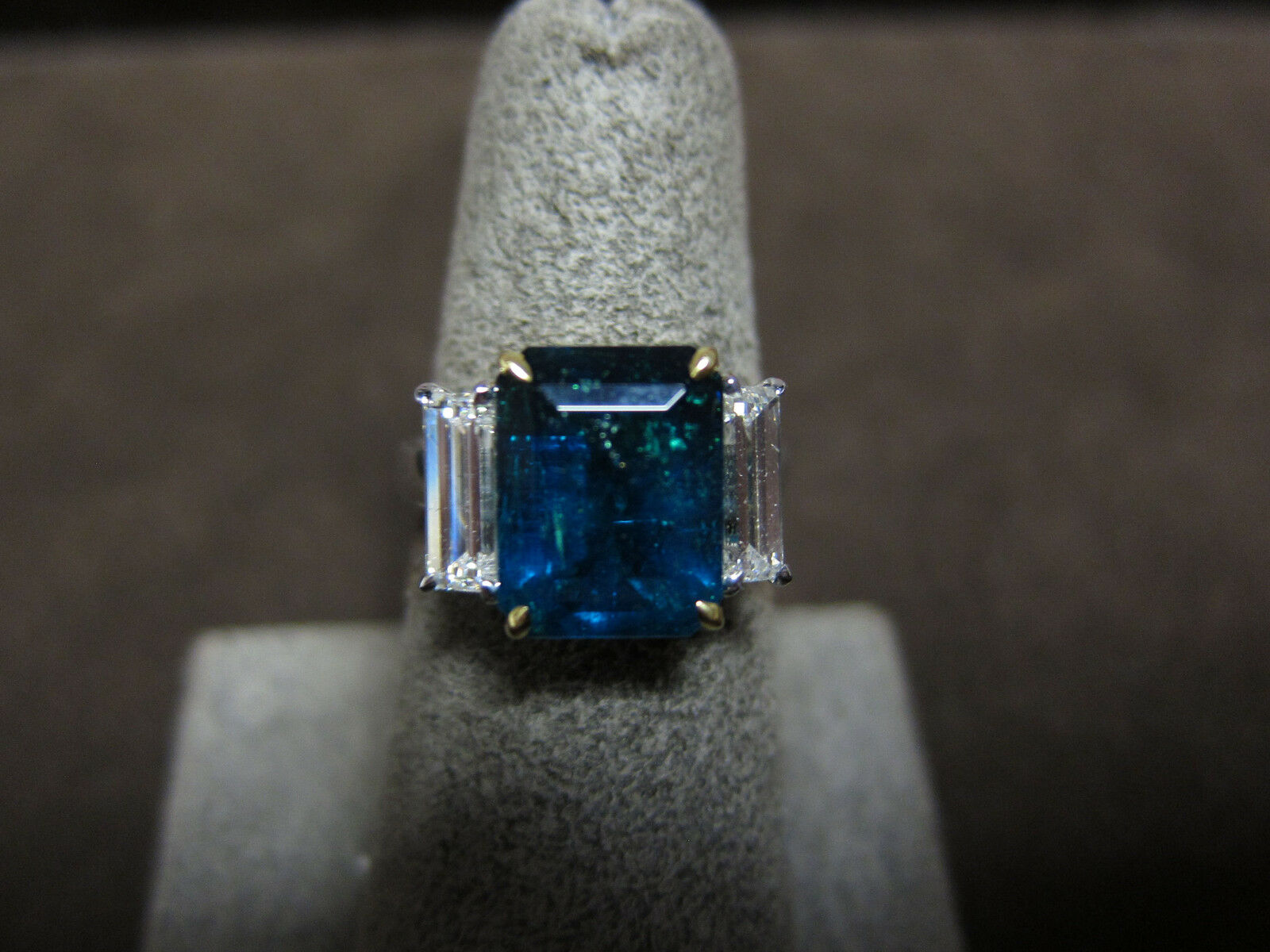 Emerald 4.00 CTTW Diamond Ring J10951