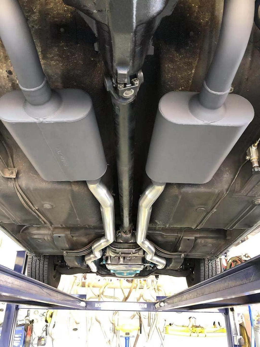 Dual Chamber 3 inch inlet 2.5 inch outlet Muffler Pack of 2 Z705